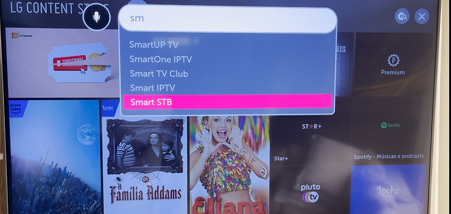 Pesquise pelo aplicativo na sua LG CONTENT ou LOJA DE APLICATIVOS.